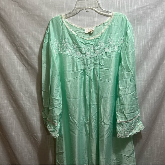 Barbizon Other - Vintage Barbizon night gown